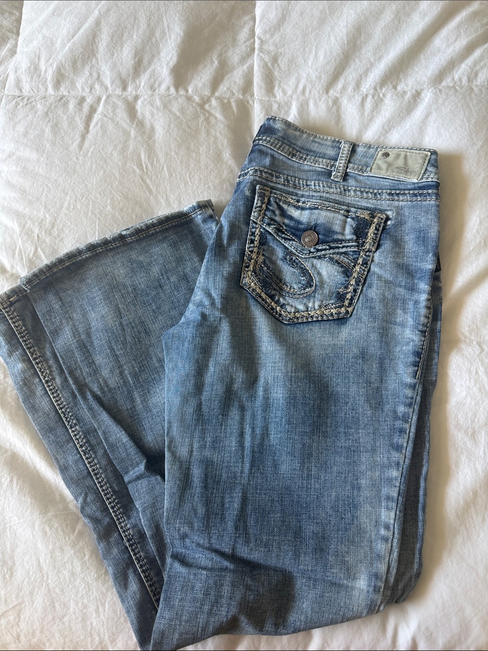 Silver Jeans Women's Light Blue Skinny Denim with Embroidered Back Pocket